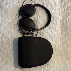 Bose Black Around-Ear SoundTrue Wired Headphones with Black Carry Case